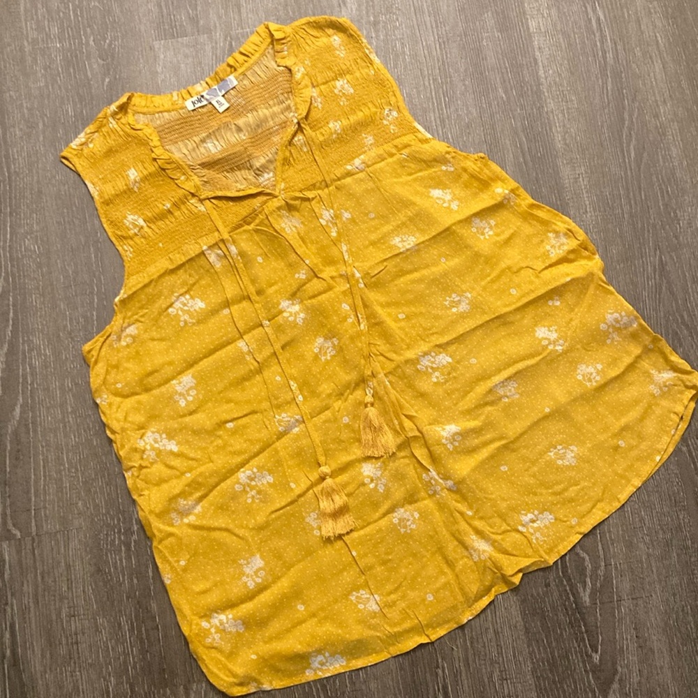 Cute yellow tank!